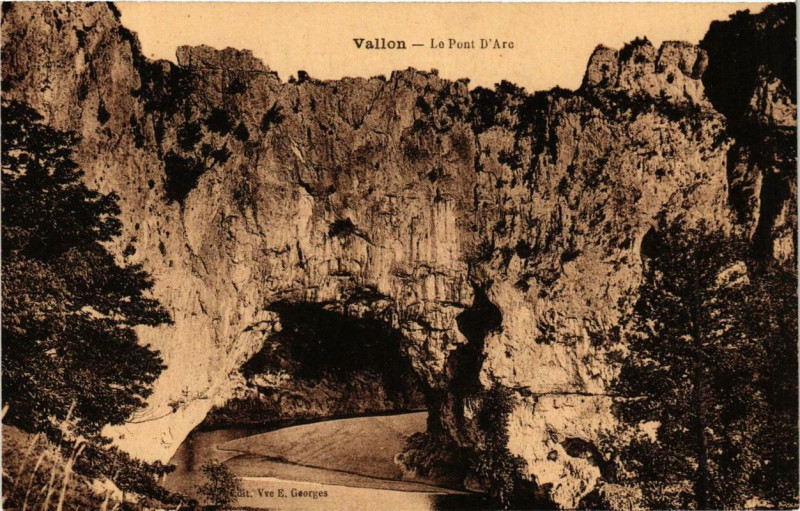 Carte postale ancienne Vallon - Le Pont d'Arc