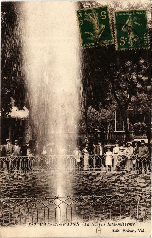 Carte postale ancienne Vals-les-Bains La Source Intermittente à Vals-les-Bains