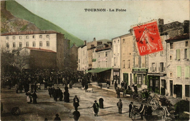 Carte postale ancienne Tournon La Foire