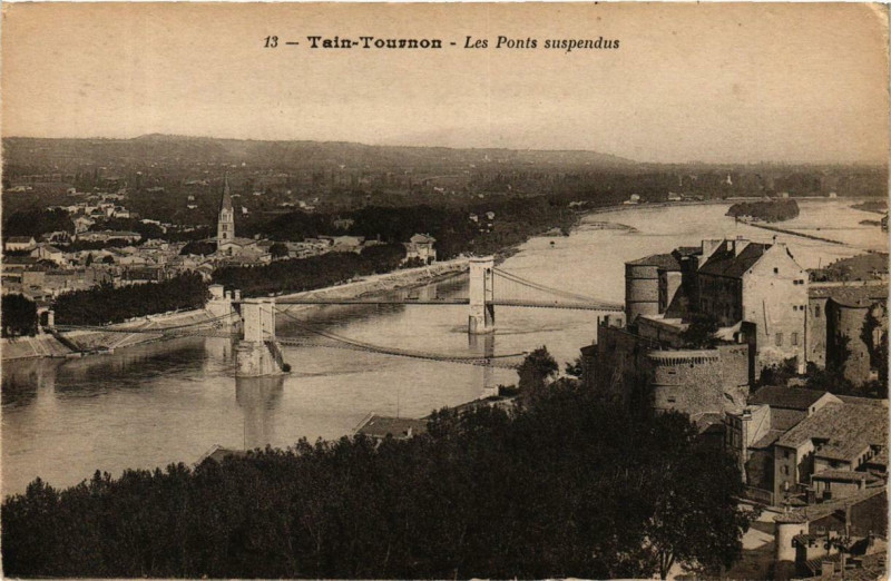 Carte postale ancienne Tournon Les Ponts suspendus