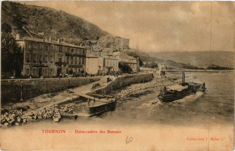 Carte postale ancienne Tournon Débarcadere des Bateaux