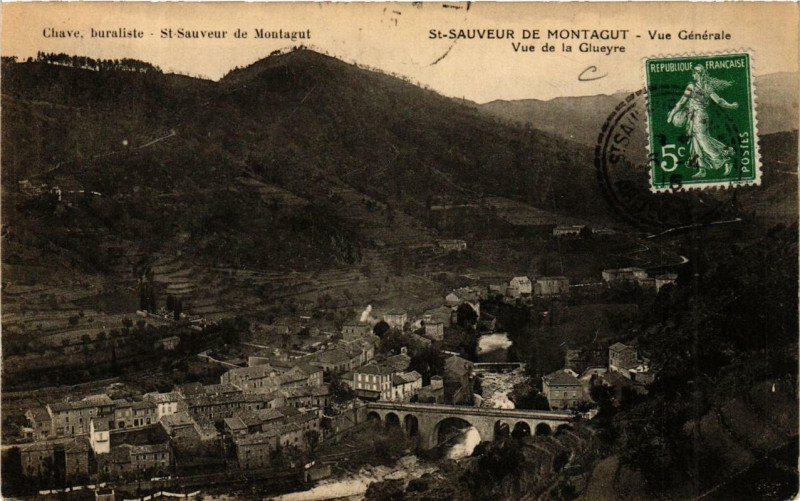 Carte postale ancienne Saint-Sauveur-de-Montagut Vue générale. Vue de la Glueyre à Saint-Sauveur-de-Montagut