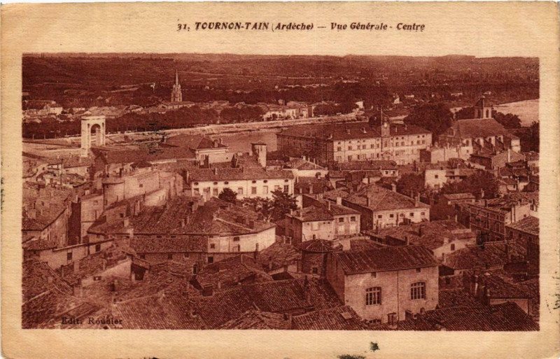 Carte postale ancienne Tournon Vue générale. Centre
