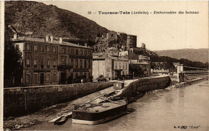 Carte postale ancienne Tournon Embarcadere des bateaux