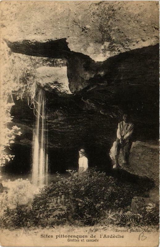 Carte postale ancienne Sites pittoresque de l'Ardeche. Grottes et cascade