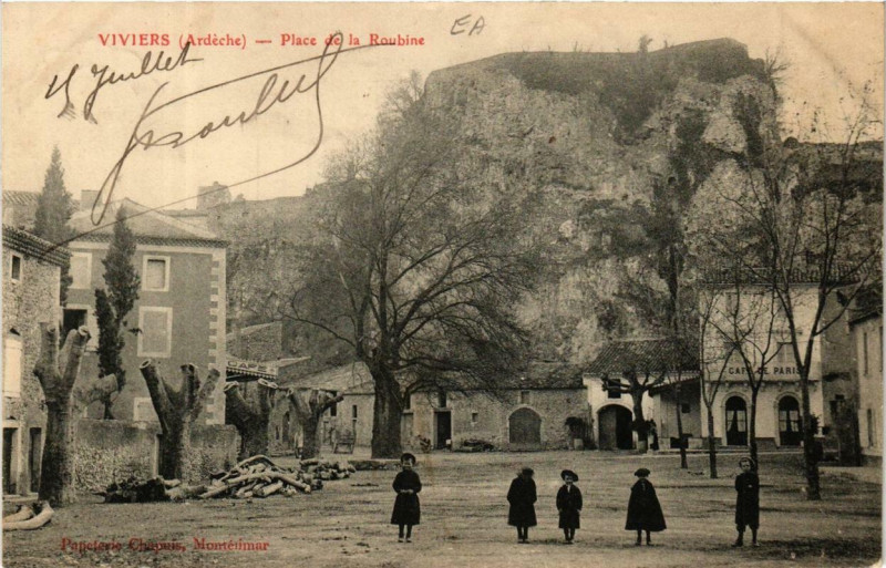 Carte postale ancienne Viviers Place de la Roubine à Viviers