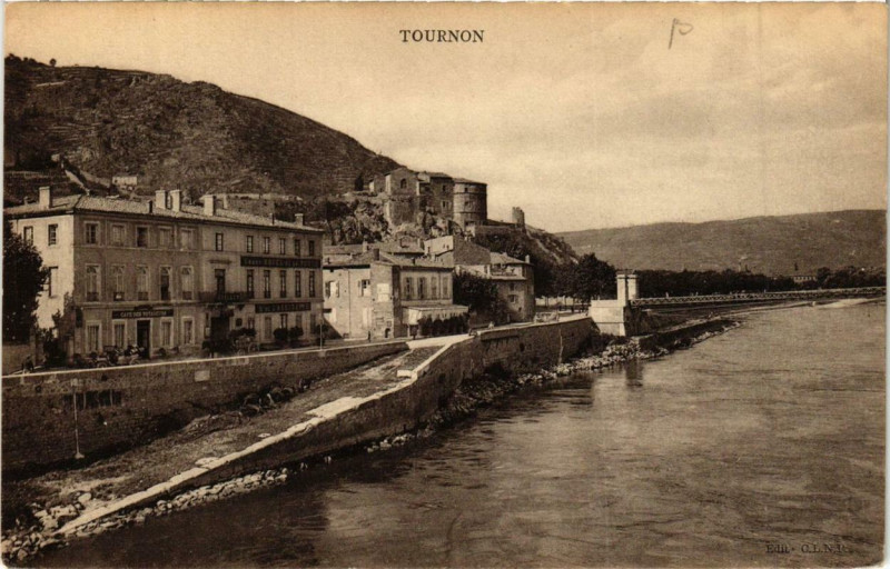 Carte postale ancienne Tournon