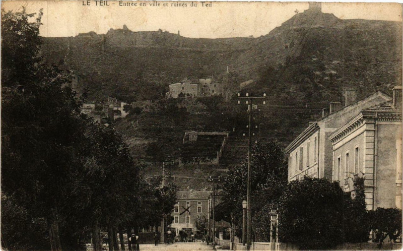 Carte postale ancienne Le Teil Entrée en ville et ruines du Teil au Teil