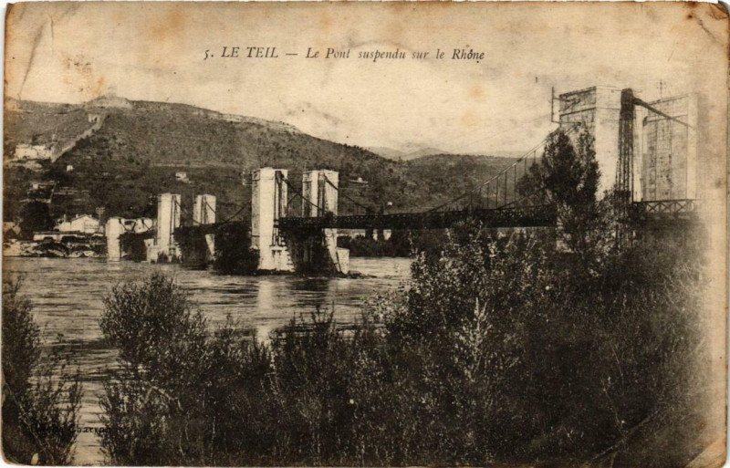 Carte postale ancienne Le Teil Le Pont Suspendu sur le Rhone au Teil