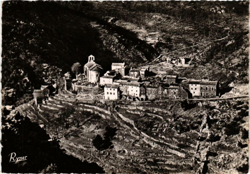 Carte postale ancienne Thines Le Site et l'Eglise Romane