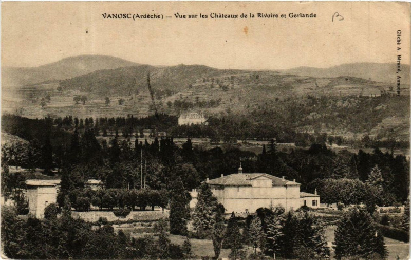 Carte postale ancienne Vanosc Vue sur les Chateaux de la Rivoire et Gerlande à Vanosc