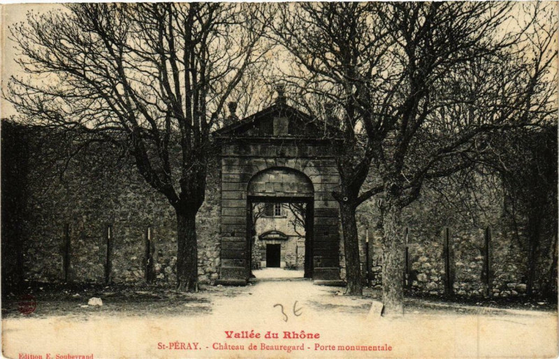 Carte postale ancienne Saint-Peray Chateau de Beauregard. Porte monumentale à Saint-Péray