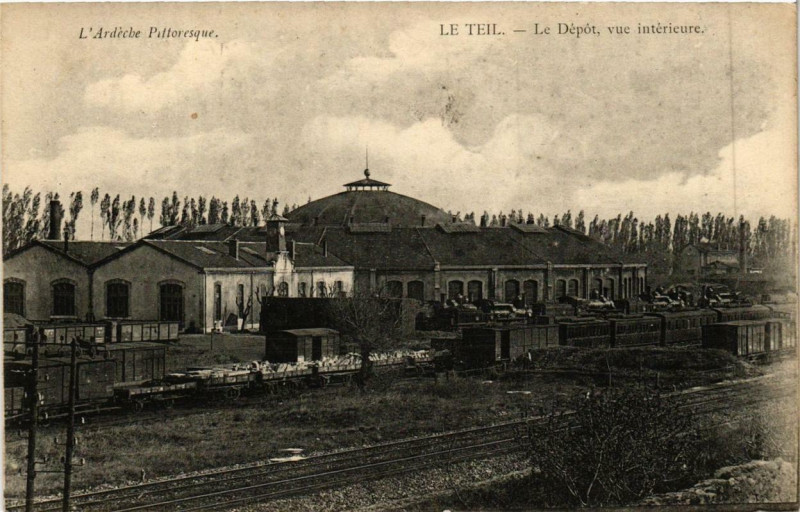 Carte postale ancienne Le Teil Le Dépot vue intérieure au Teil