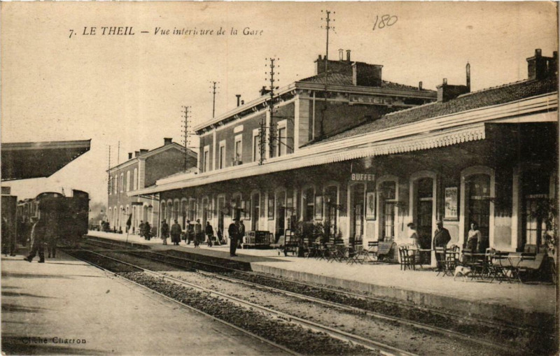 Carte postale ancienne Le Teil Vue interieure de la Gare au Teil