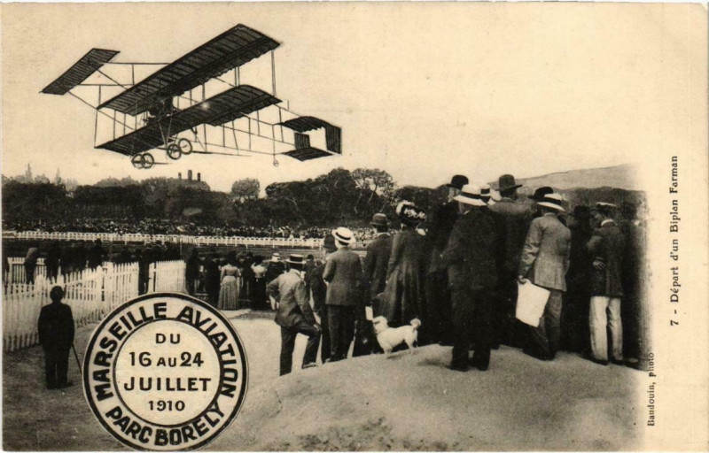 Carte postale ancienne Marseille - Depart d'un Biplan Farman à Marseille