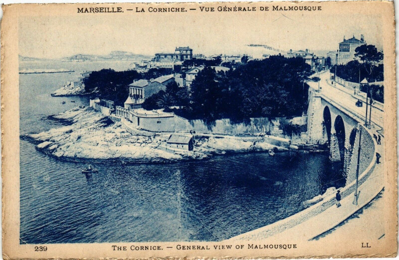 Carte postale ancienne Marseille-La Corniche-Vue générale de Malmousque à Marseille