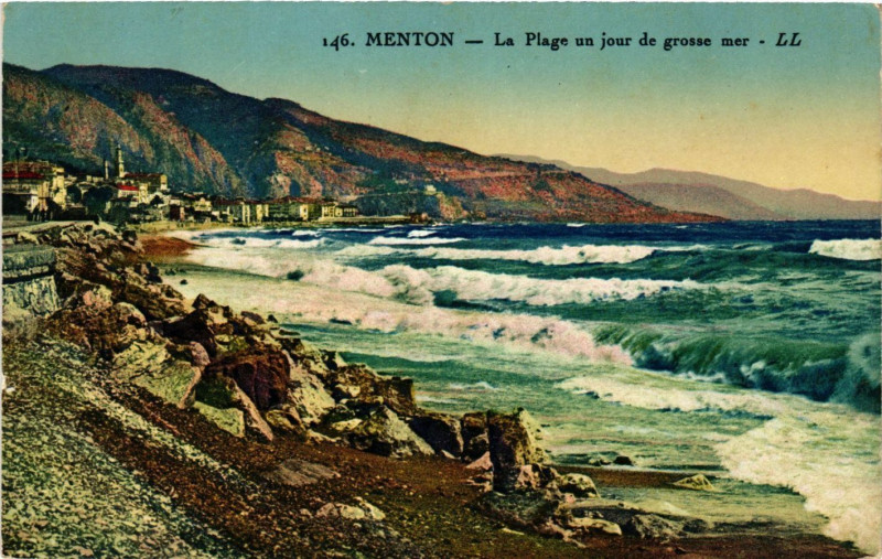 Carte postale ancienne Menton - La Plage un jour de grosse mer à Menton