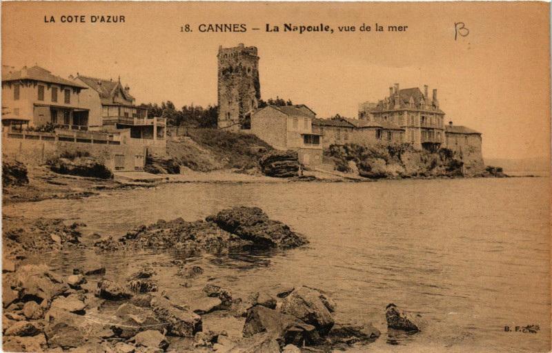 Carte postale ancienne Cannes - La Napoule vue de la mer à Cannes