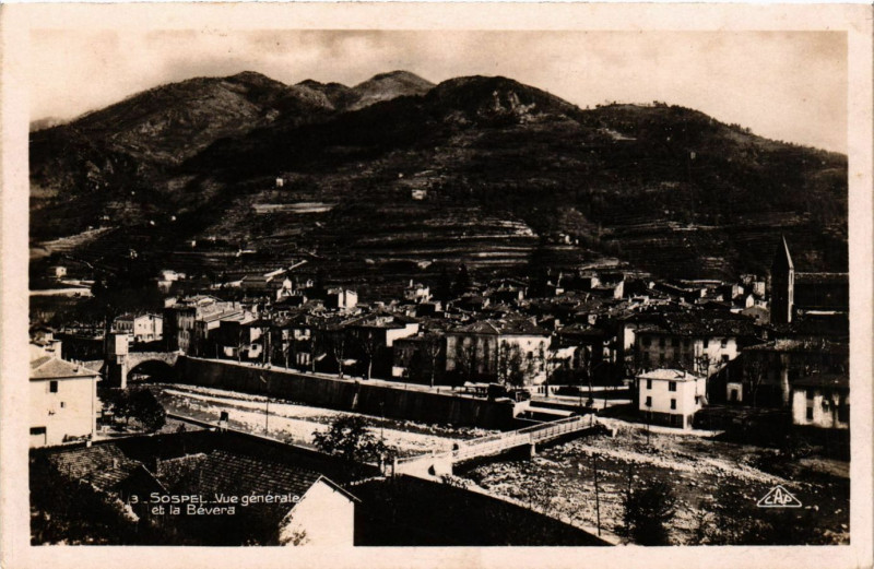 Carte postale ancienne Sospel - Vue générale et la Bevera à Sospel