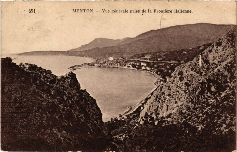 Carte postale ancienne Menton - Vue générale prise de la Frontiere italienne à Menton