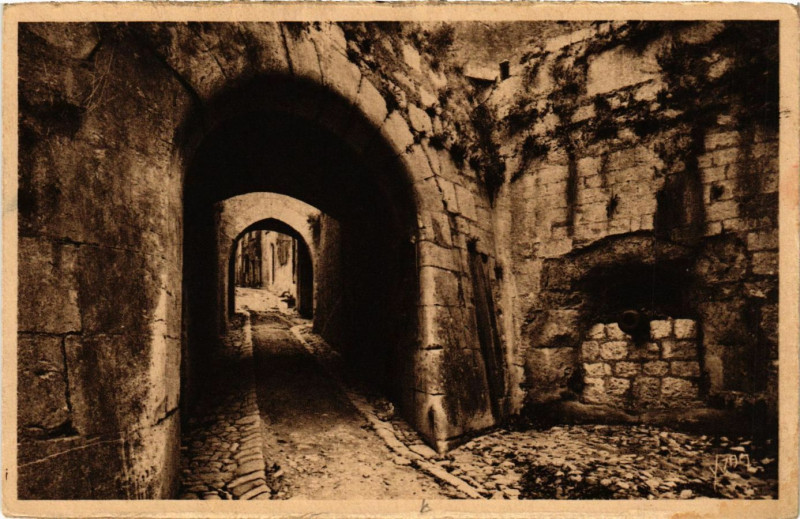Carte postale ancienne Saint-Paul - L'Entrée du Village