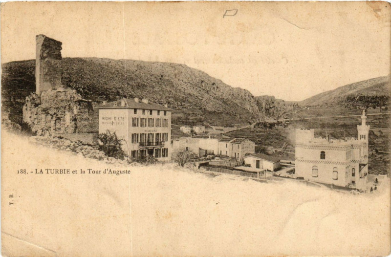 Carte postale ancienne La Turbie et la Tour d'Auguste à La Tour