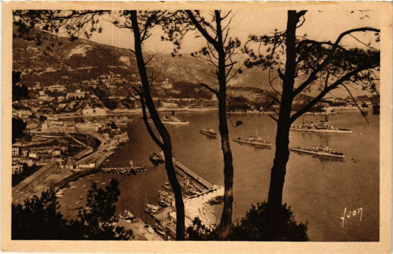 Carte postale ancienne Villefranche - L'Escadre en rade