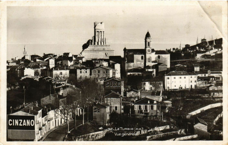 Carte postale ancienne La Turbie - Vue générale à La Turbie