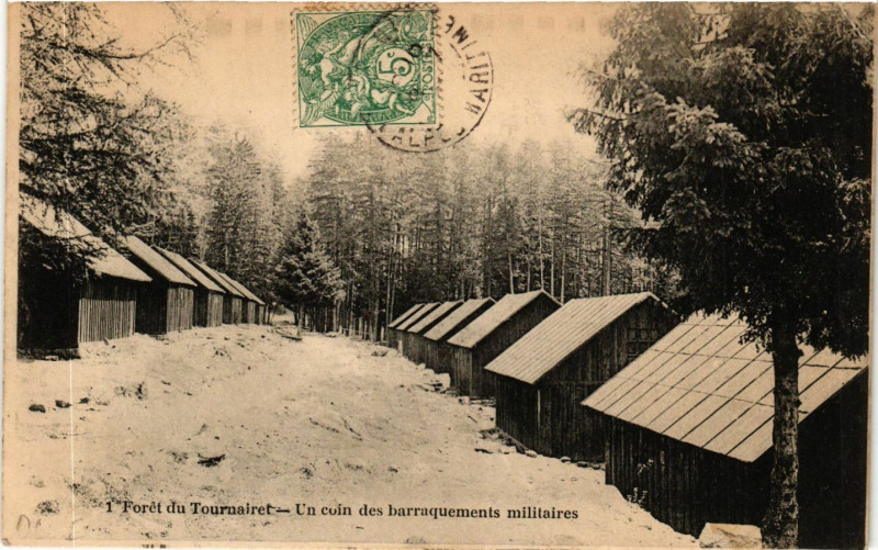 Carte postale ancienne Foret du Tournairet - Un coin des barraquements militaires