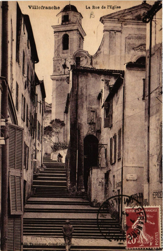 Carte postale ancienne Villefranche - La Rue de l'Eglise