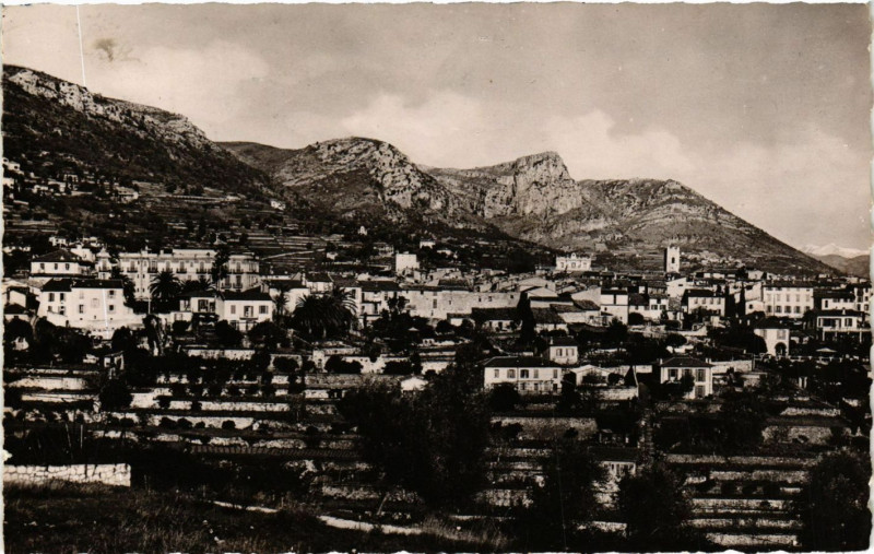 Carte postale ancienne Vence - Vue générale et les Baous à Vence