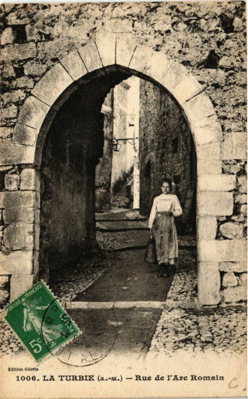 Carte postale ancienne La Turbie - Rue de l'Arc Romain à La Turbie
