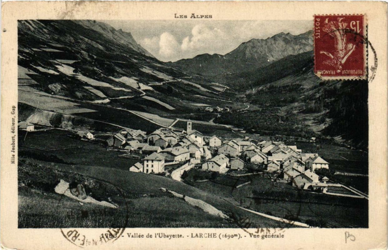 Carte postale ancienne Vallée de L'Ubayette Larche Vue générale