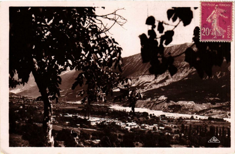 Carte postale ancienne Saint-Andre des Alpes Vue générale et le Verdon