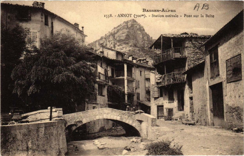 Carte postale ancienne Annot Station Estivale Pont sur la Beite à Annot
