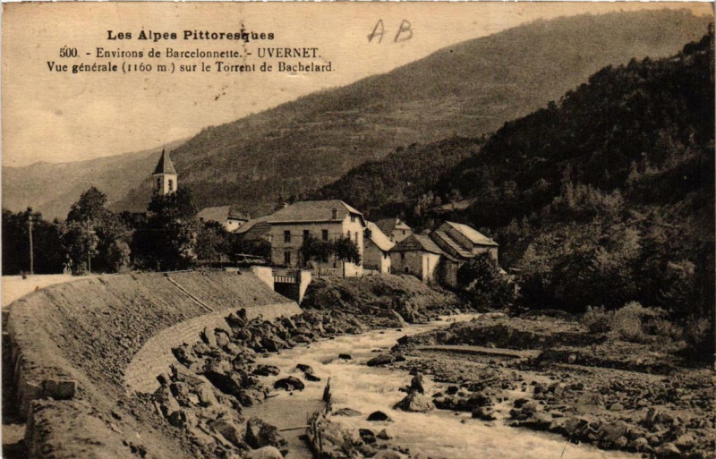 Carte postale ancienne Env. de Barcelonnette Uvernet Vue générale à Barcelonnette
