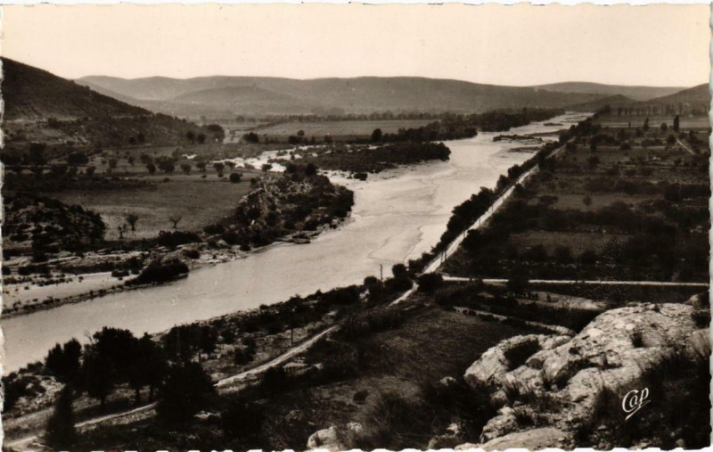 Carte postale ancienne Greoux-les-Bains La Digue et la Plaine à Gréoux-les-Bains