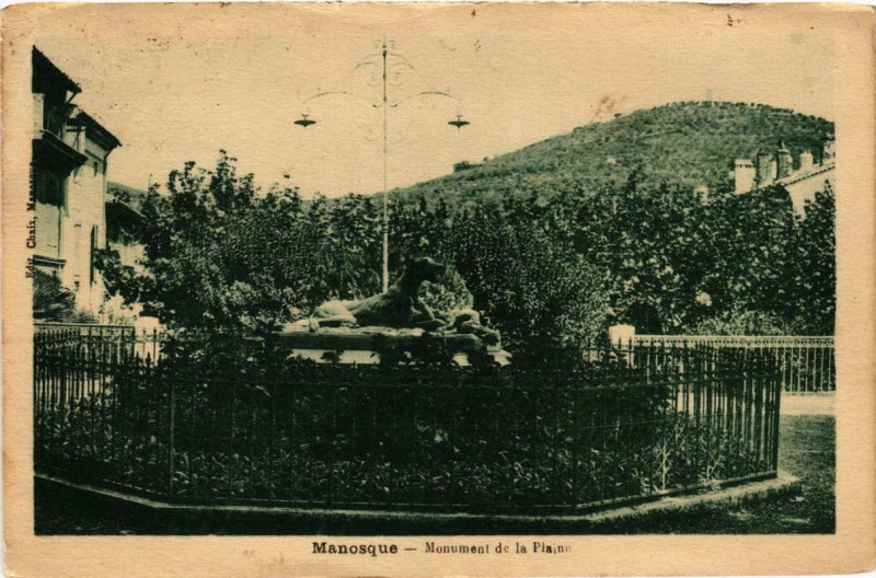 Carte postale ancienne Manosque Monument de la Plaine à Manosque