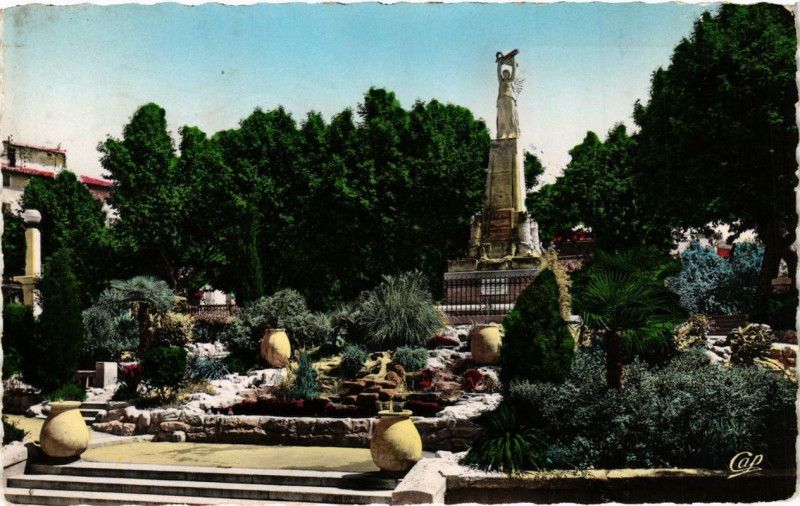 Carte postale ancienne Manosque Le square Oswald-Bouteille à Manosque