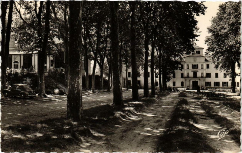 Carte postale ancienne Greoux-les-Bains Le Casino et le Grand Hotel des Bains à Gréoux-les-Bains