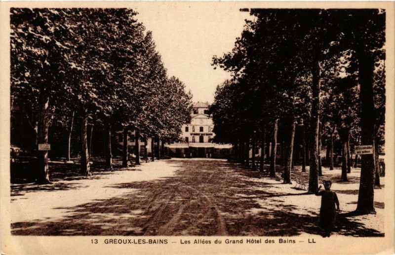 Carte postale ancienne Greoux-les-Bains Les Allées du Grand Hotel des Bains à Gréoux-les-Bains