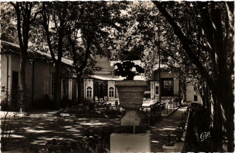 Carte postale ancienne Greoux-les-Bains Le Casino à Gréoux-les-Bains