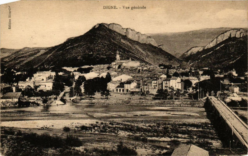 Carte postale ancienne Digne Vue générale