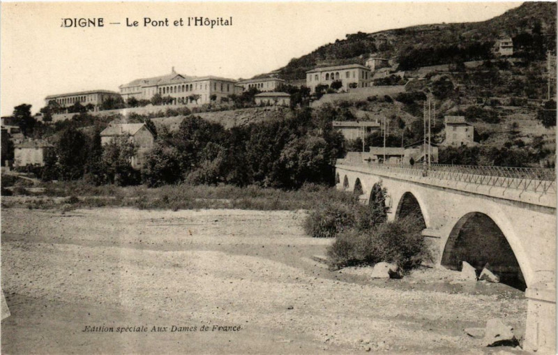 Carte postale ancienne Digne Le Pont et l'Hopital
