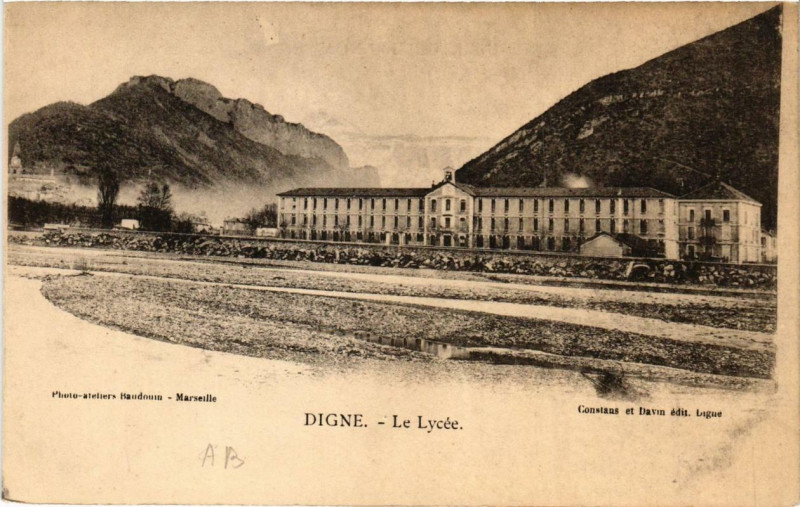 Carte postale ancienne Digne Le Lycée