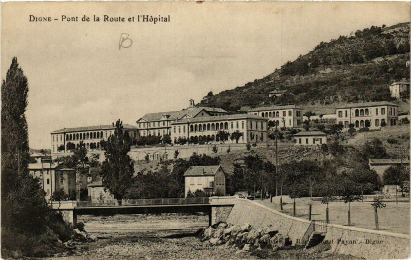 Carte postale ancienne Digne Pont de la Route et l'Hopital