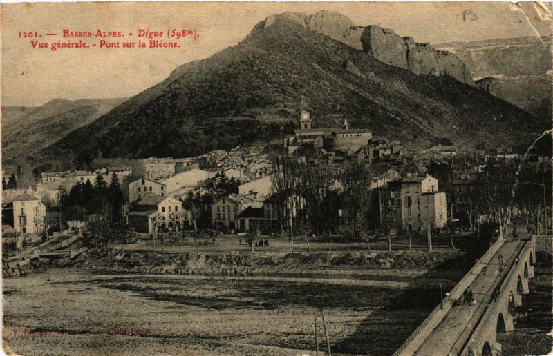Carte postale ancienne Digne Pont sur la Bléone