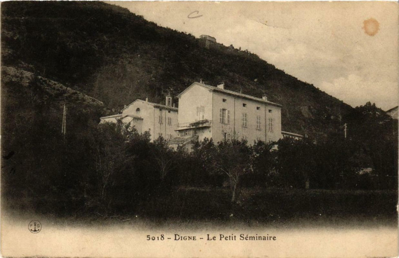 Carte postale ancienne Digne Le Petit Seminaire