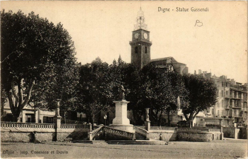 Carte postale ancienne Digne Statue Gassendi