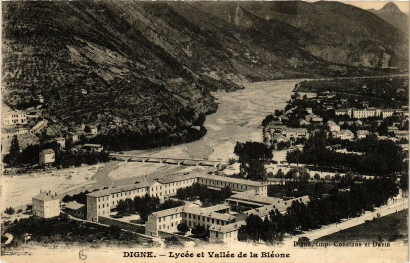 Carte postale ancienne Digne Lycée et Vallée de la Bléone